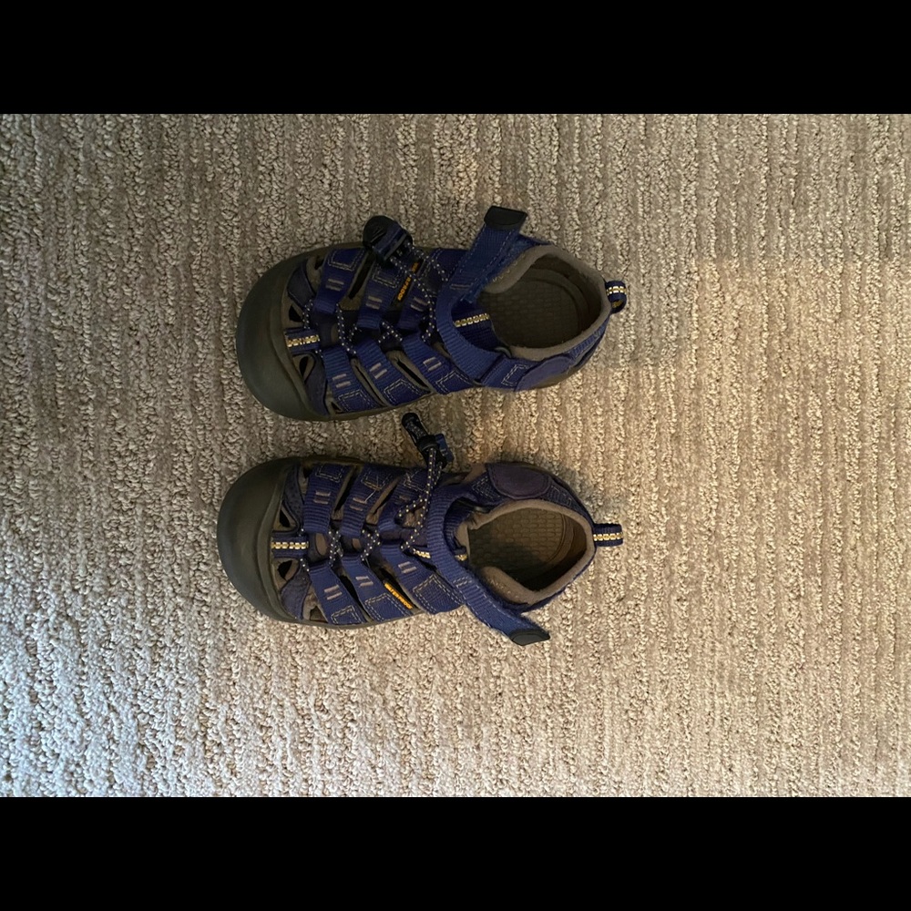 keen boys sandals